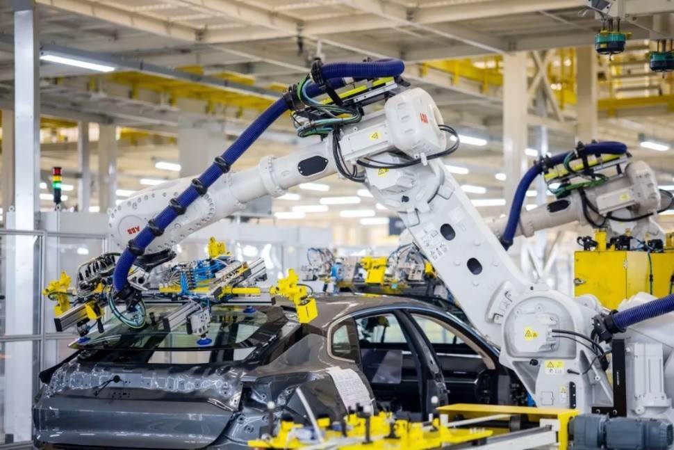 極氪001閃電交付，首個完整月交付量突破2000臺，智能電動市場迎來強(qiáng)勁新秀